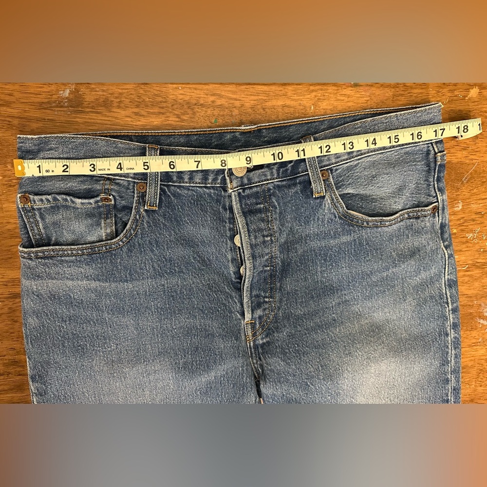 Levi’s 501 XX Classic Blue Cropped Stretch Distressed Jeans - Picture 7 of 9